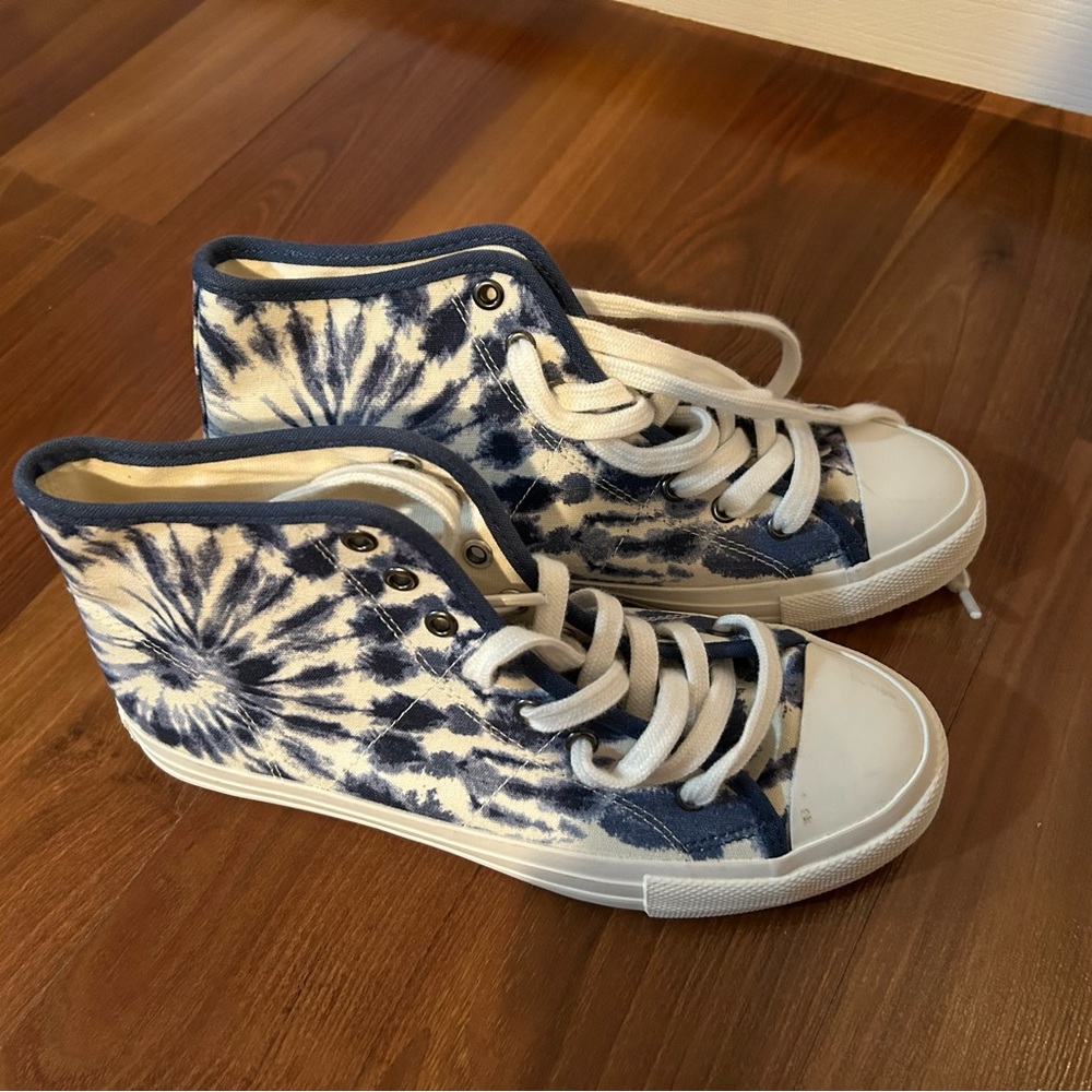 Never worn American eagle shoes